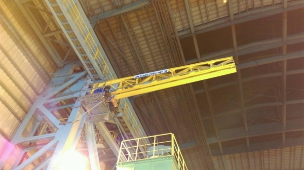 Rotating overhead crane